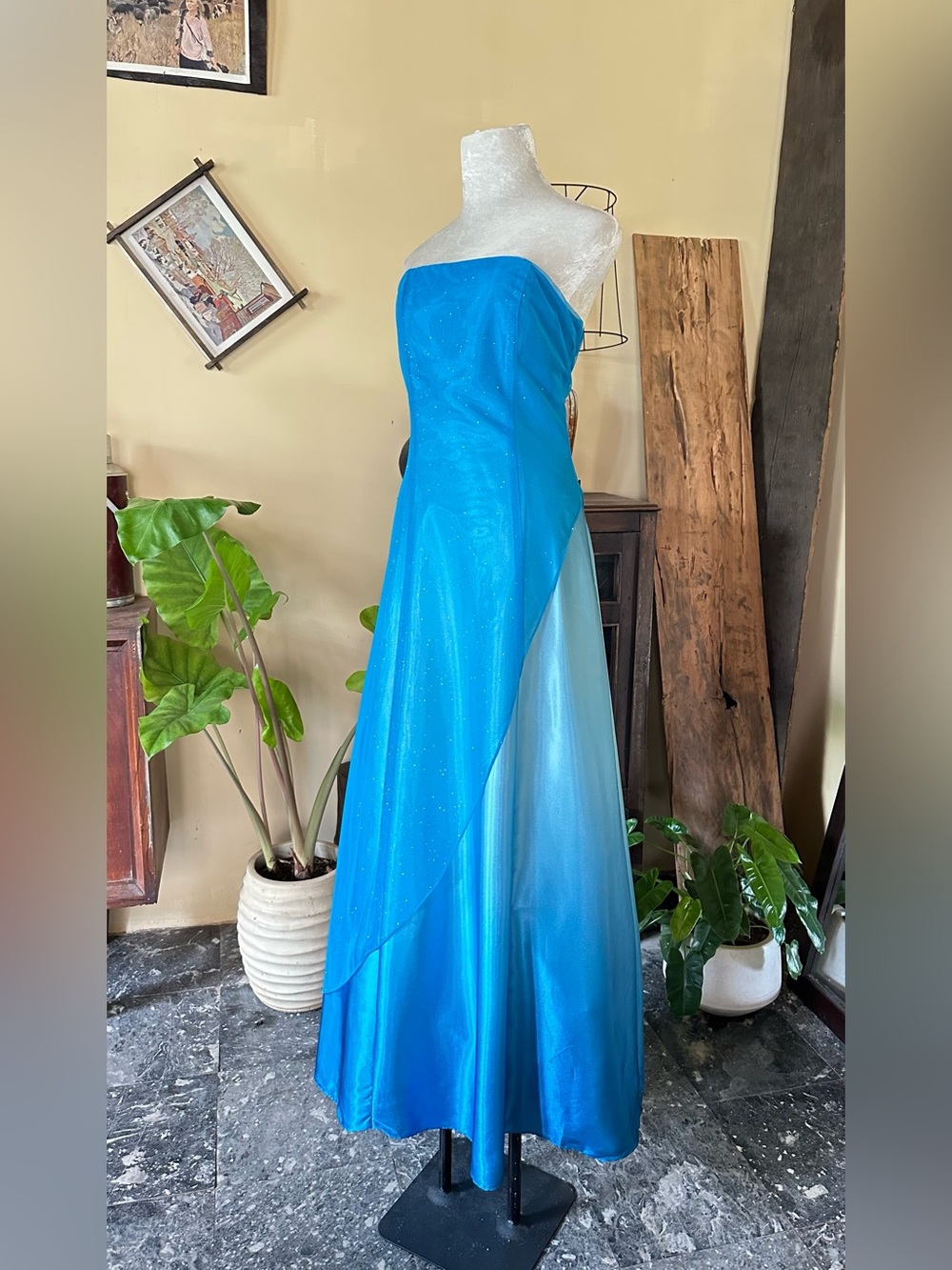 Dreamy vintage ocean-blue strapless gown